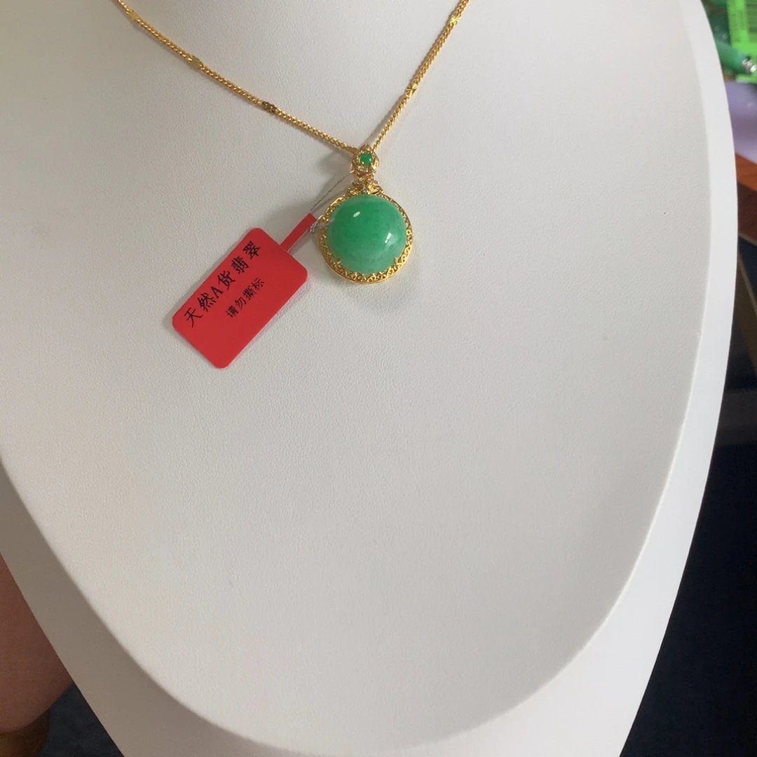 颈饰18K金镶嵌翡翠