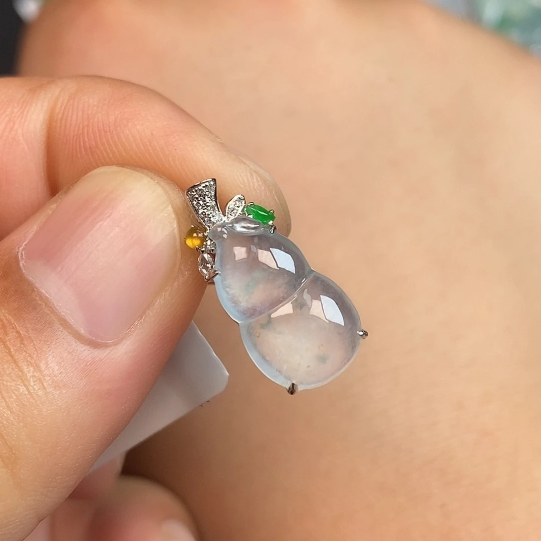 颈饰18K金镶嵌翡翠葫芦