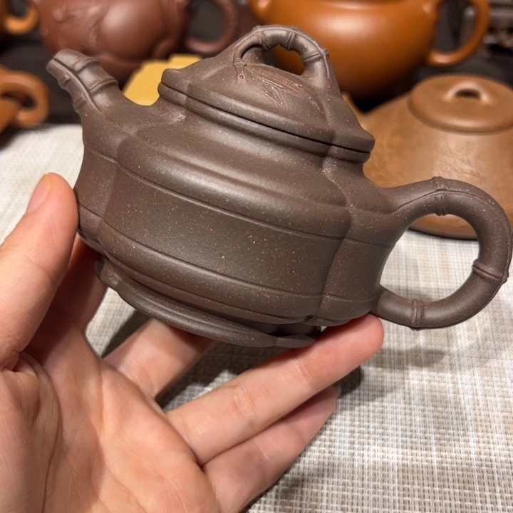 独***待茶壶紫砂竹鼓，容量170毫升，紫泥