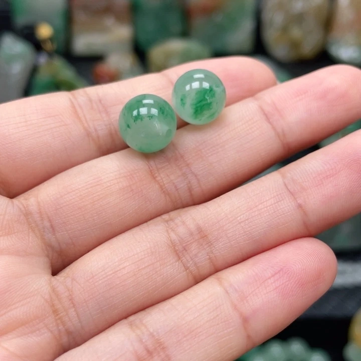 石英质玉未镶嵌颈饰