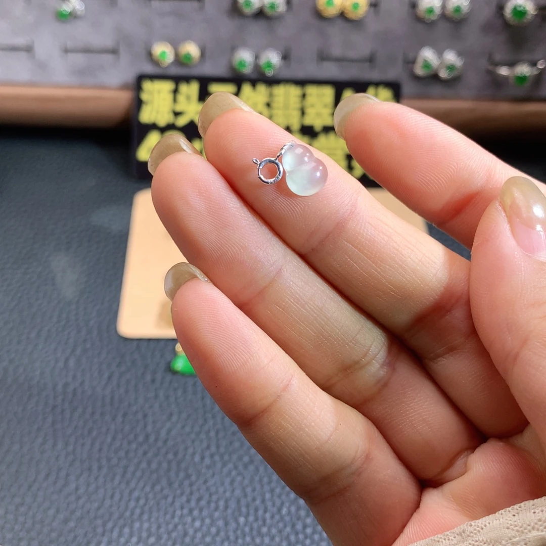 健***安翡翠18K金镶嵌颈饰葫芦