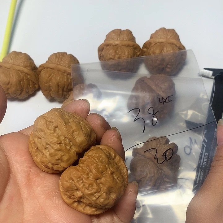 文玩核桃吊坠边38左右