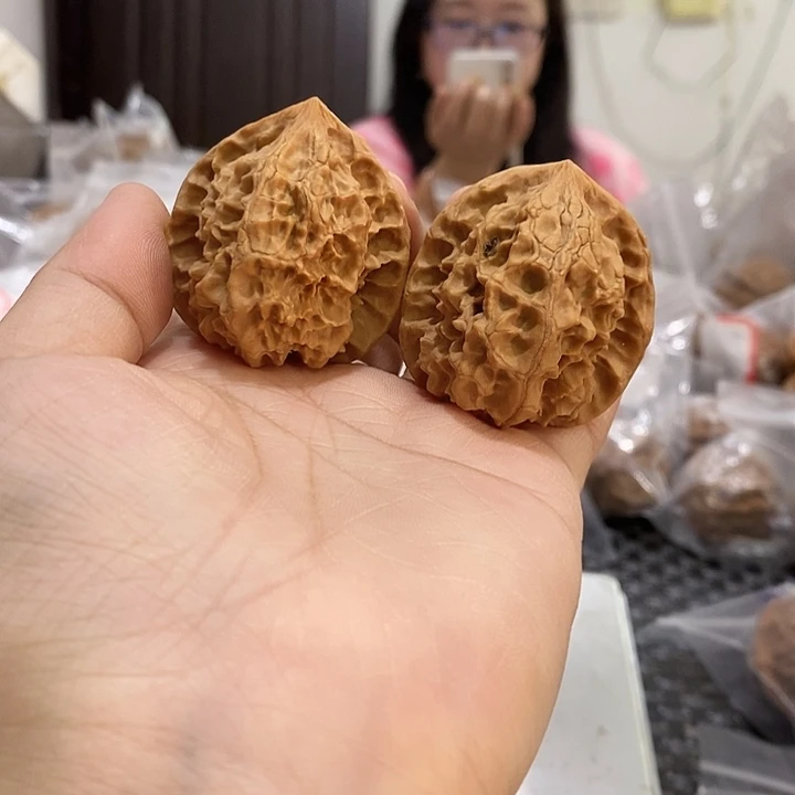 文玩核桃吊坠玲珑37有修