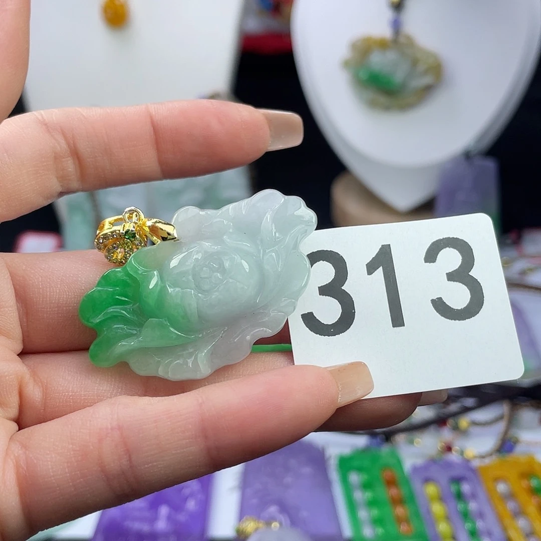 翡翠未镶嵌吊坠(赠链)