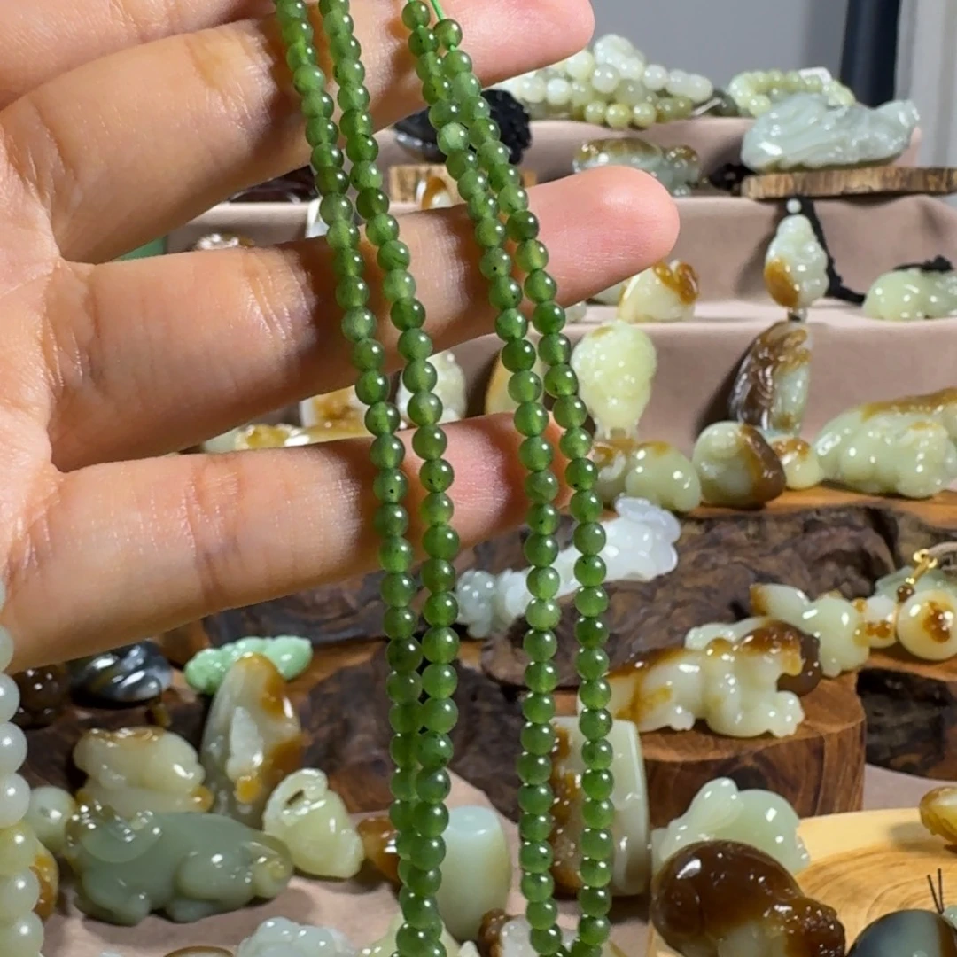 颈饰未镶嵌和田玉（糖玉）