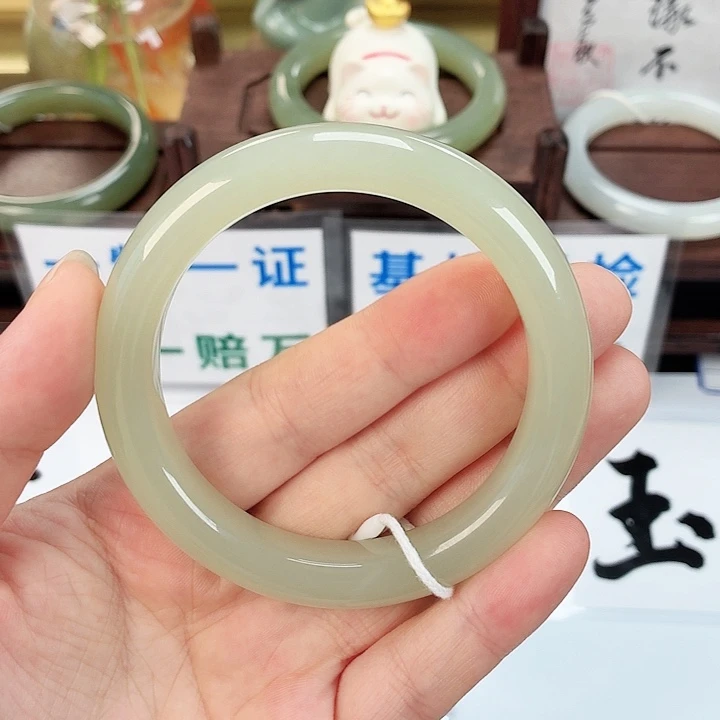 和田玉未镶嵌手镯