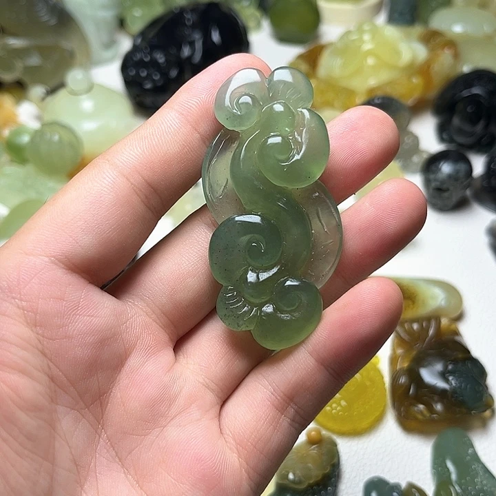 未镶嵌蛇纹石玉颈饰梅*