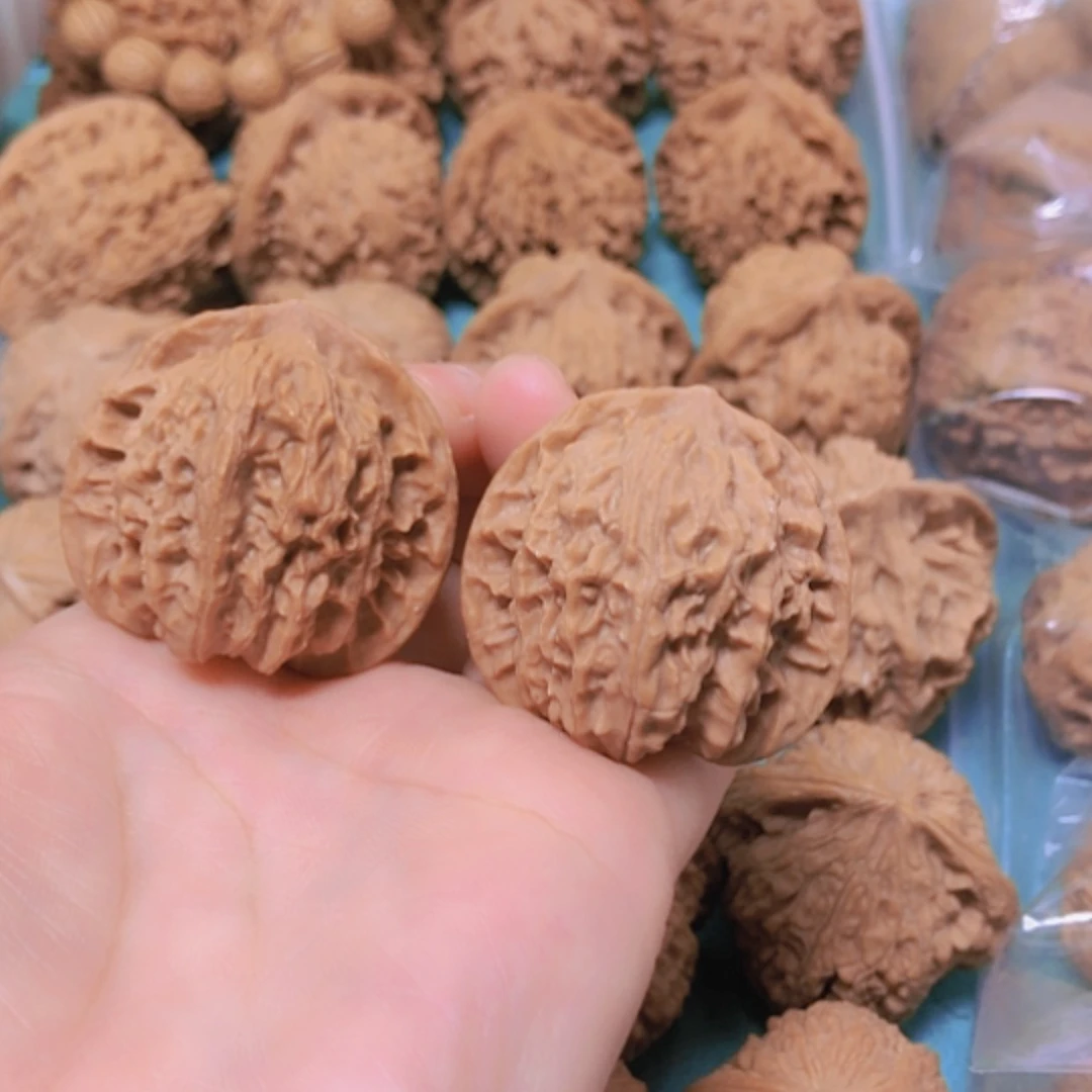 【闪购商品】摆件核桃36.5黄杆狮子头出油