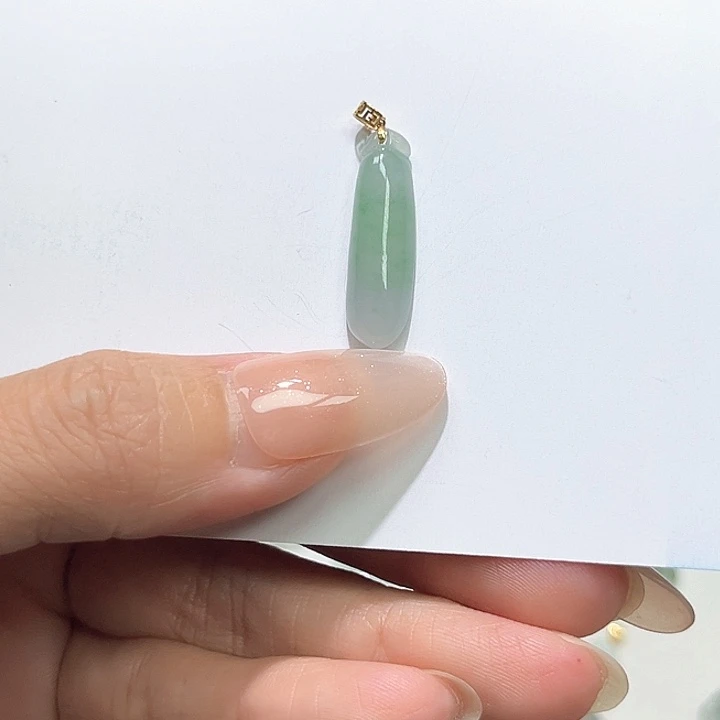 颈饰18K金镶嵌翡翠