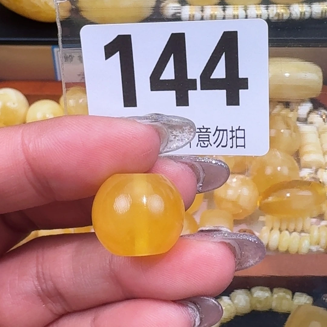 琥珀未镶嵌裸石16.8×14.3微微瑕