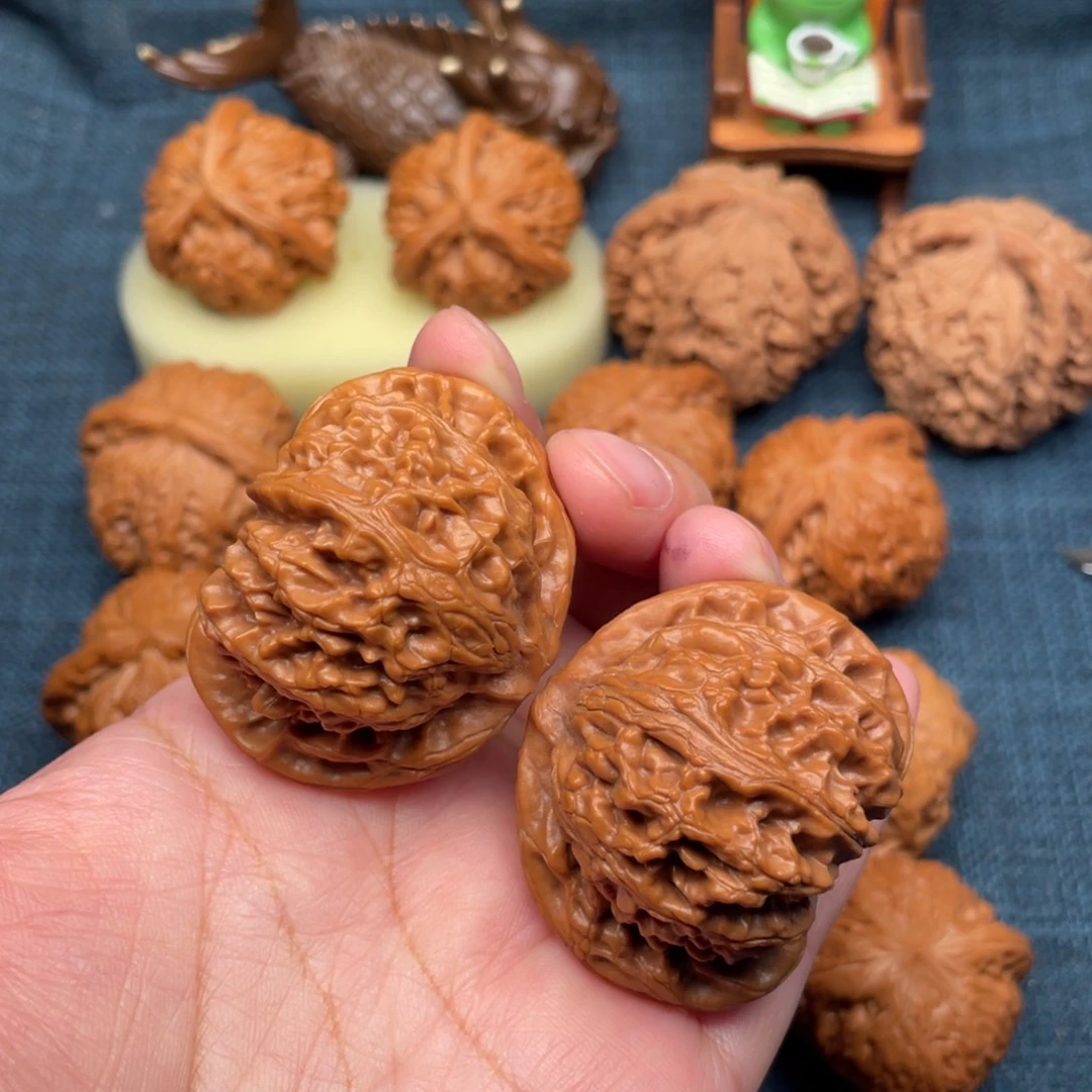 文玩核桃把件44.5毕业桃心宫灯全品47克