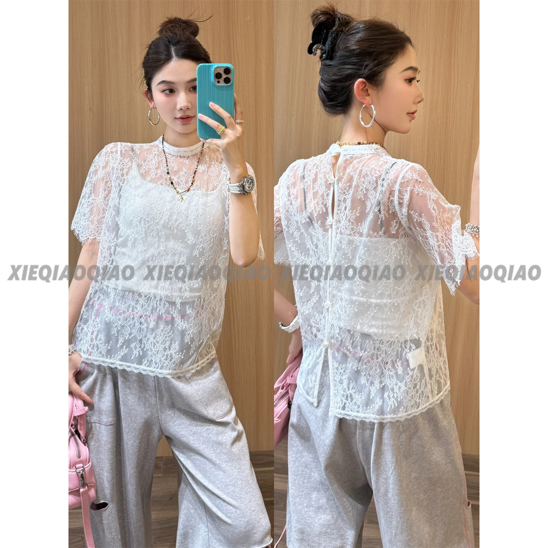 谢荞荞「绣花信件」夏季新款镂空拼接蕾丝刺绣单排扣短袖打底上衣