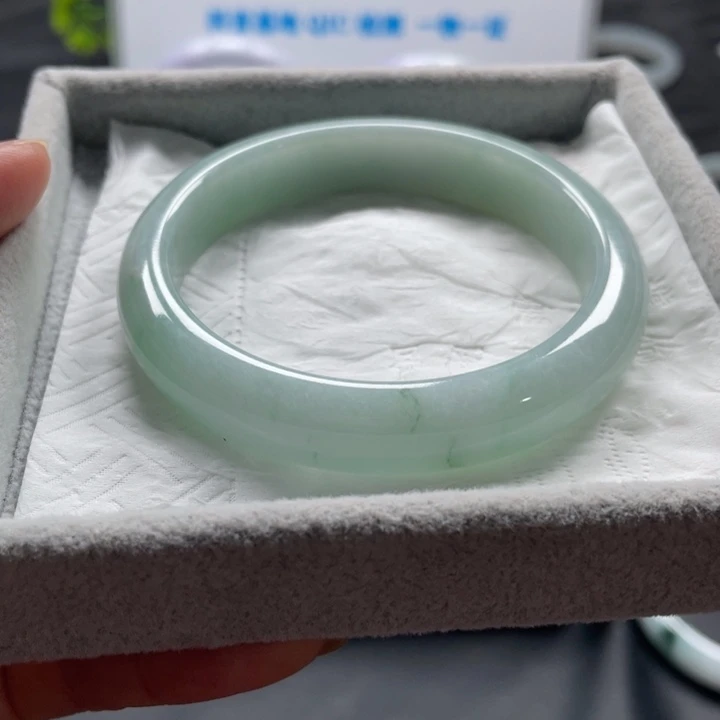 翡翠未镶嵌手镯手镯