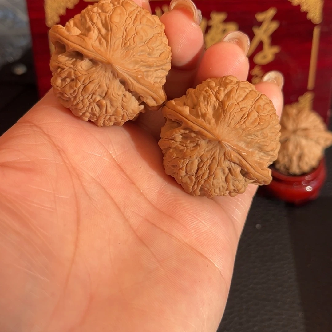 文玩核桃吊坠金牛