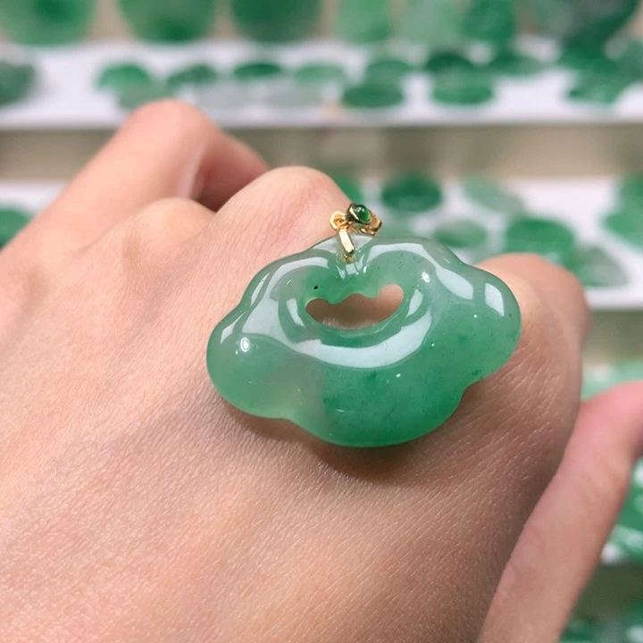 颈饰未镶嵌石英质玉