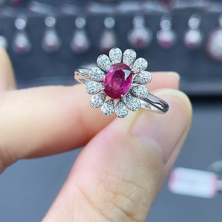 18K金镶嵌戒指红宝石0.75无烧