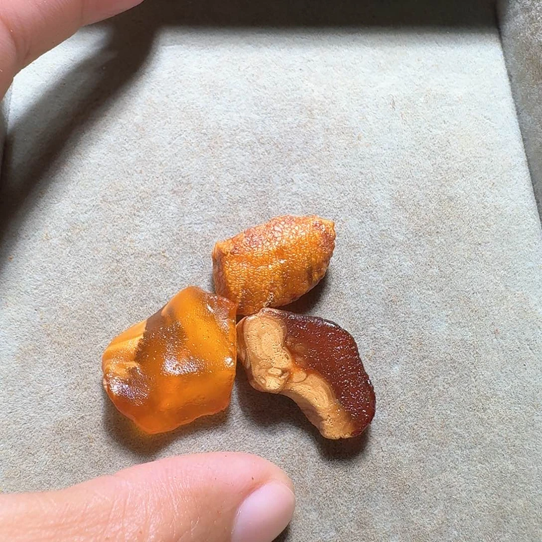 琥珀未镶嵌珠宝奇石清*