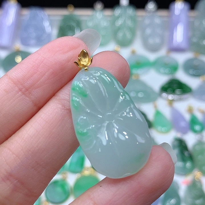 翡翠18K金镶嵌颈饰翡翠