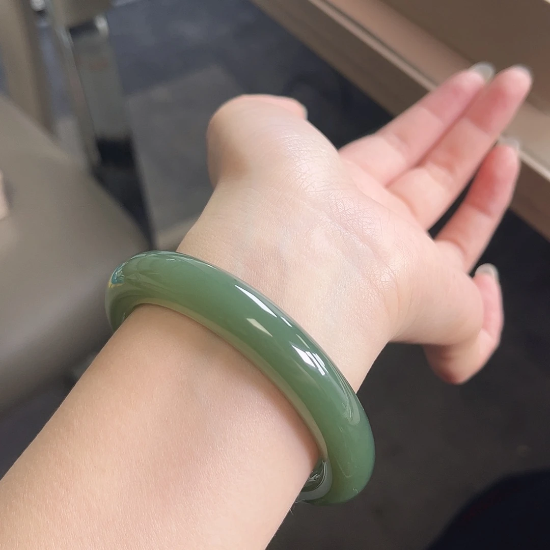 和田玉未镶嵌手镯色标湖水绿 无包容