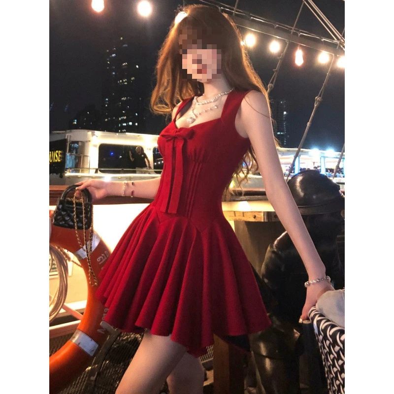 法式氛围感辣妹结吊带裙子连衣裙气质新款纯欲收腰贝微微红色裙子