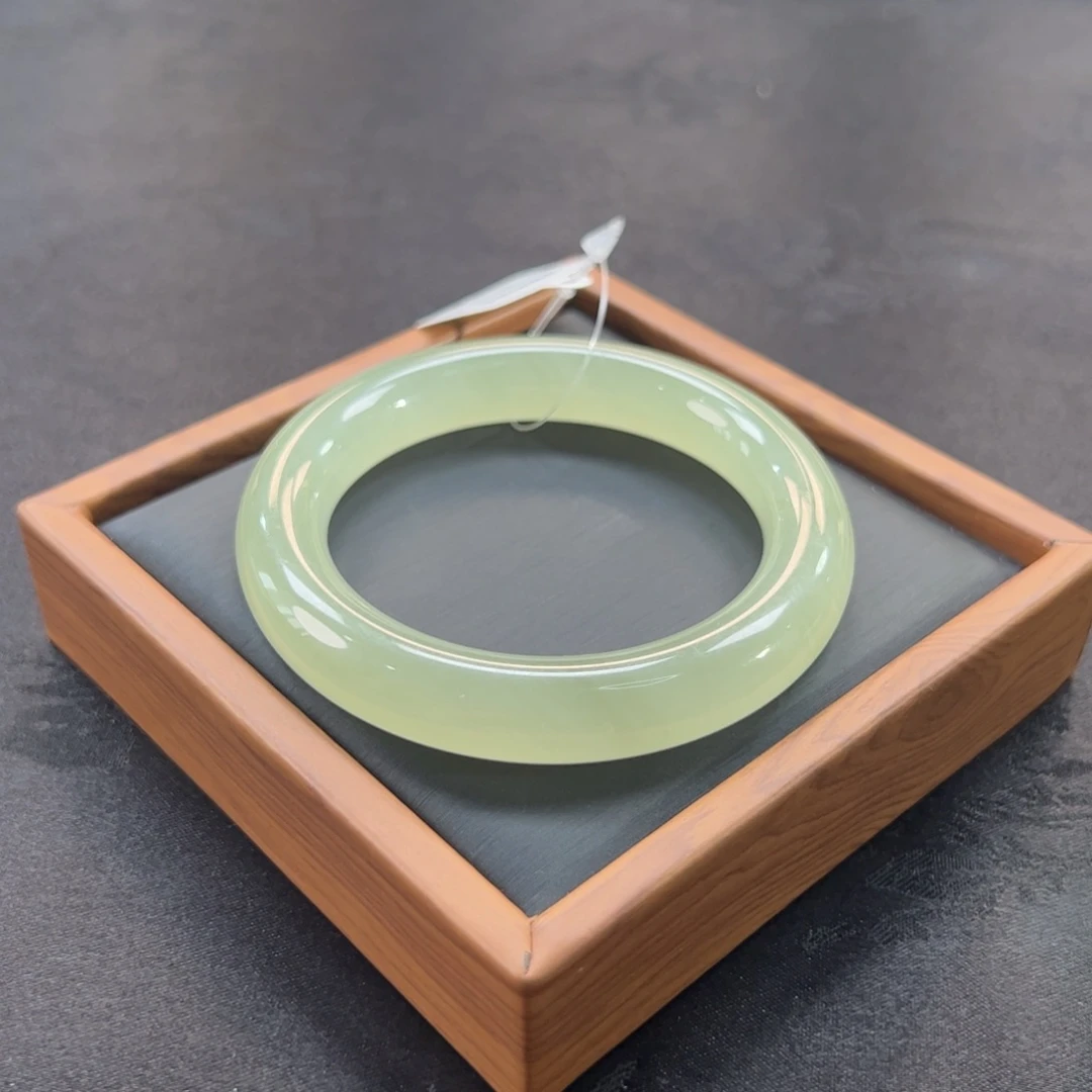 和田玉手镯未镶嵌提子猫眼