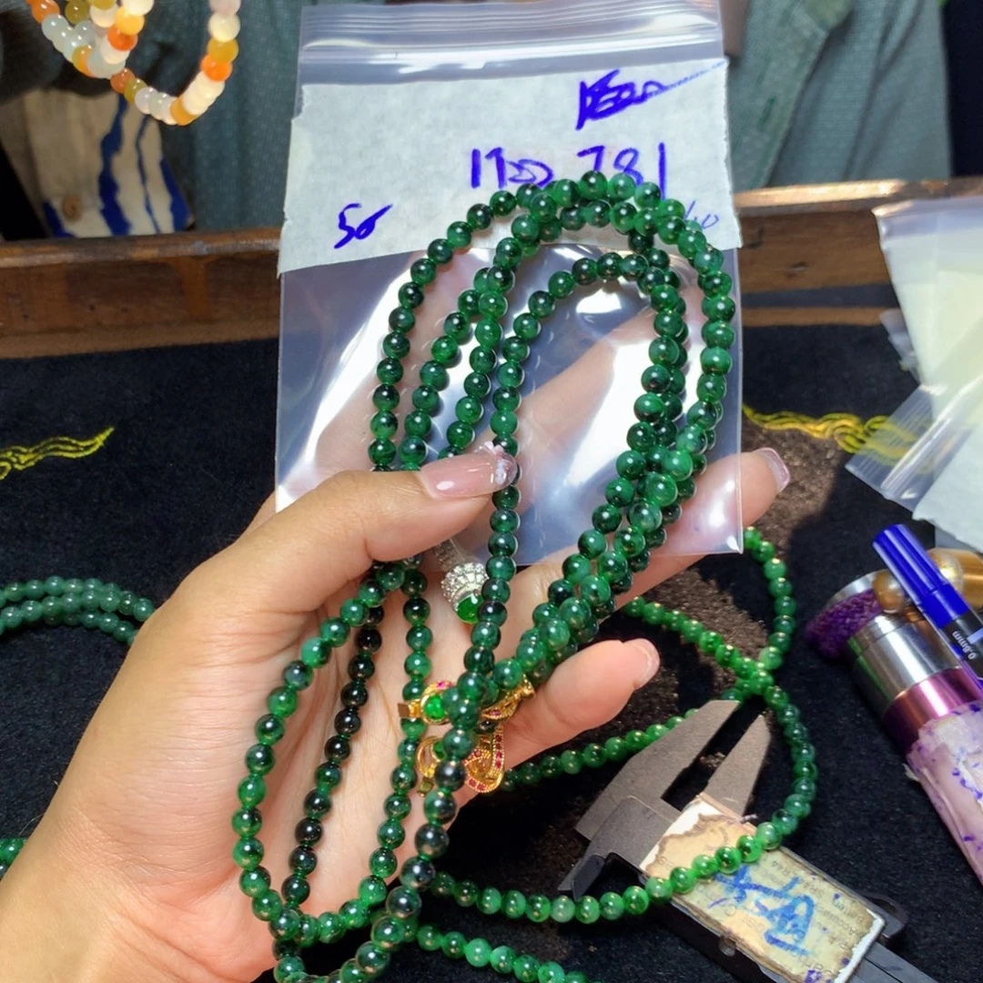 定制翡翠未镶嵌天然缅甸翡翠多样性
