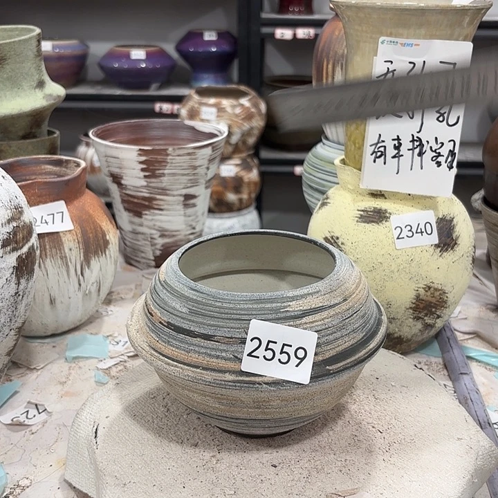 摆件高13，口11，有孔2559，瑕疵处理