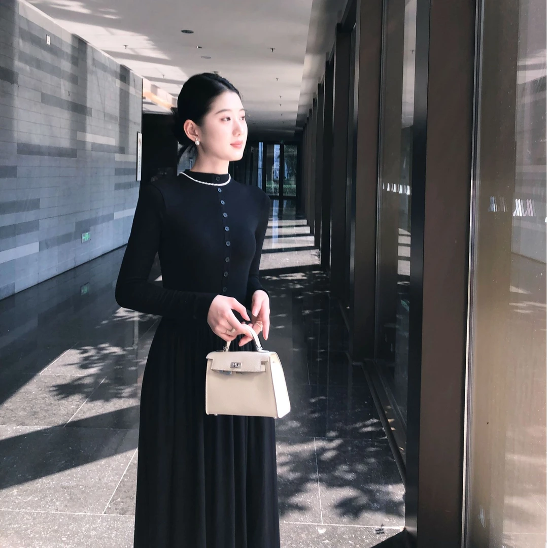 名媛优雅气质赫本风小黑裙圆领长袖高级感气质女装收腰显瘦连衣裙