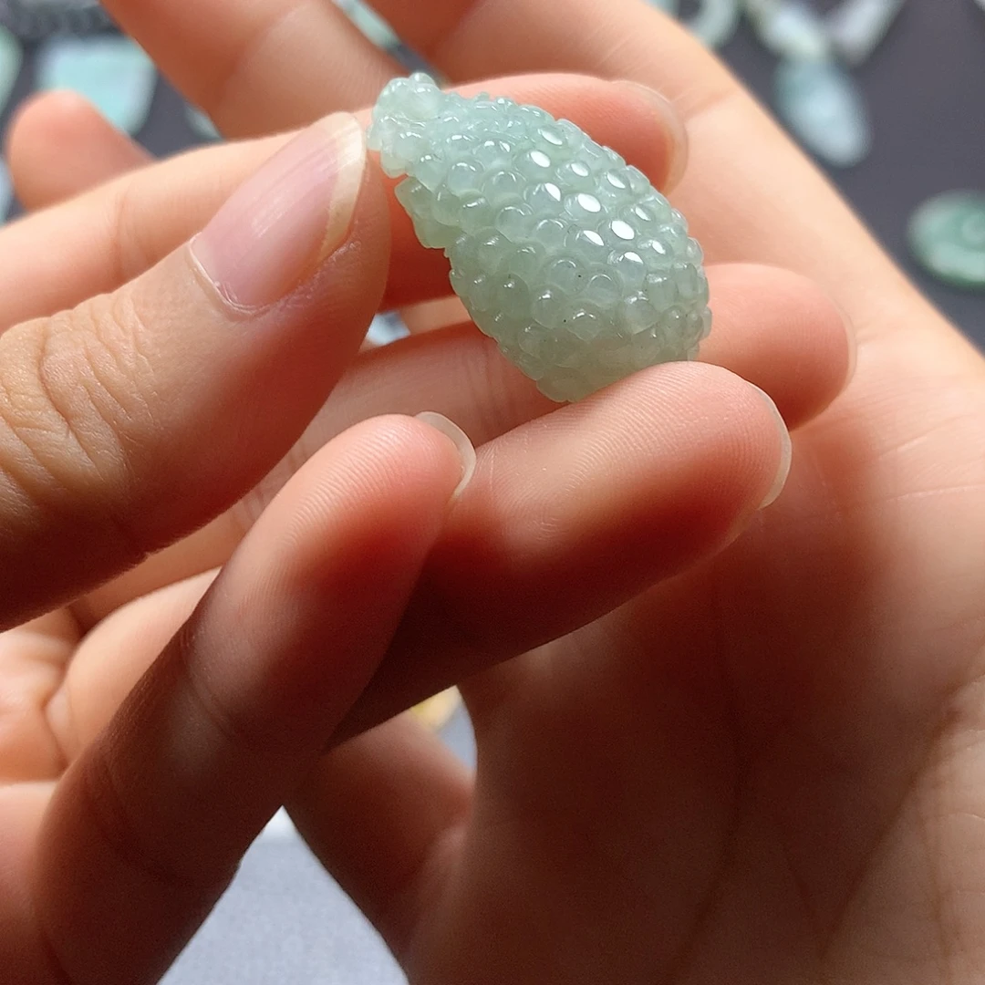 翡翠未镶嵌颈饰葡萄
