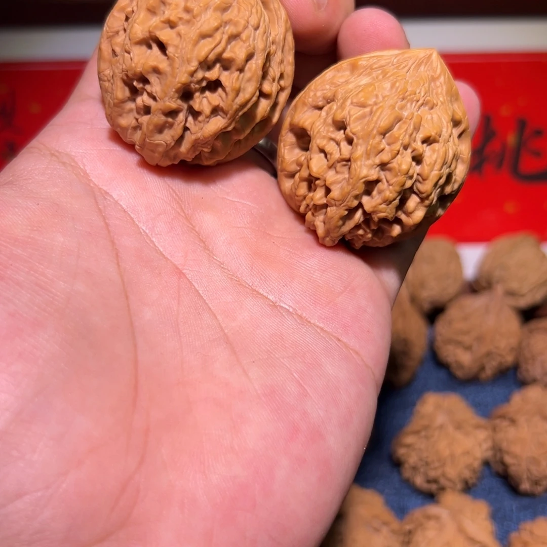 文玩核桃吊坠40大沽石，一只有修，福利大漏不退不换