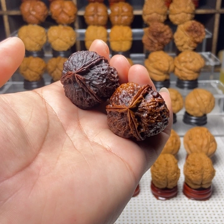 吊坠桃核4七彩三愣