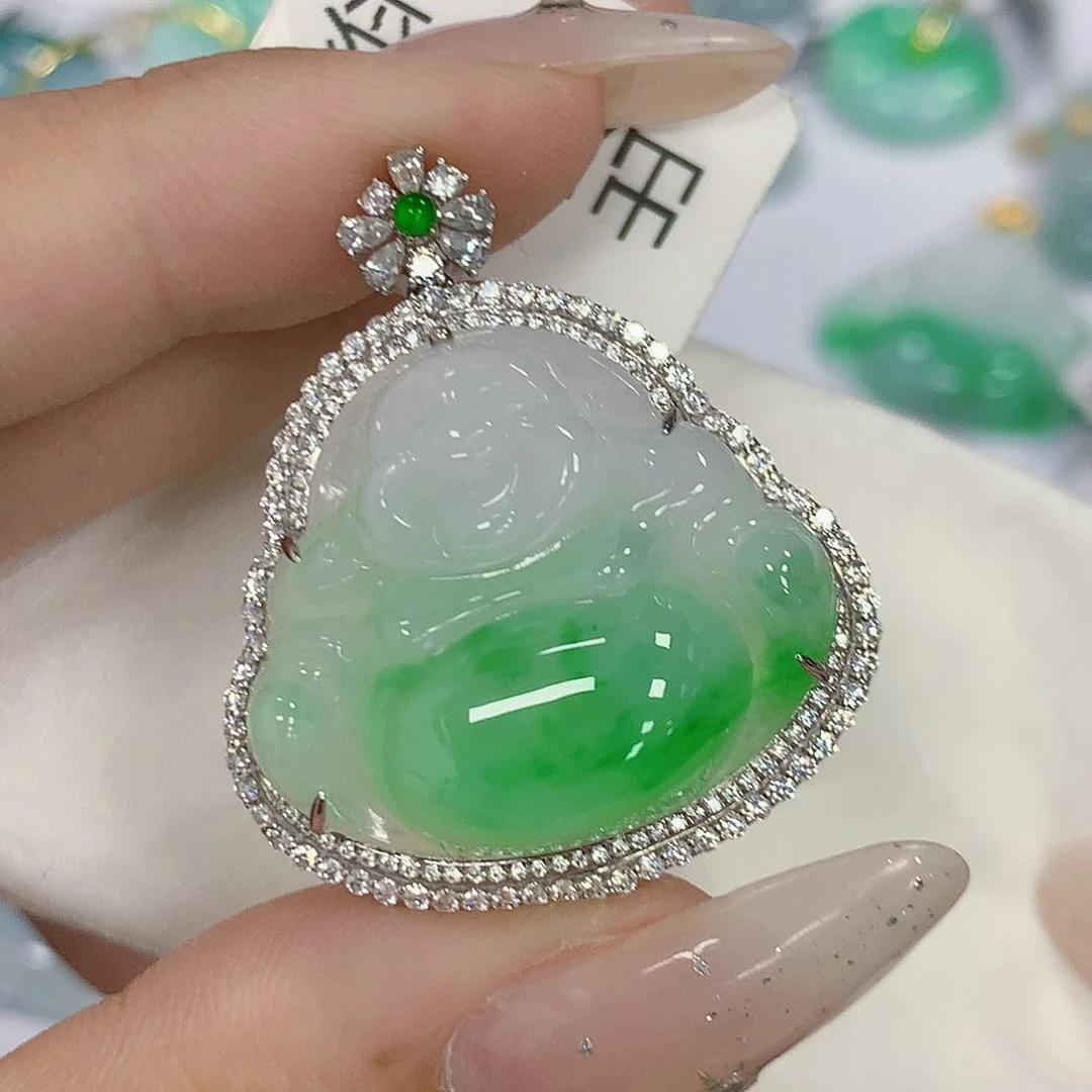 颈饰18K金镶嵌翡翠