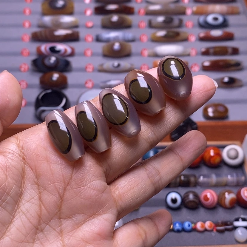 【闪购商品】玛瑙/玉髓未镶嵌珠宝半成品一*光