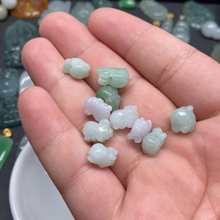 翡翠未镶嵌颈饰翡翠首饰