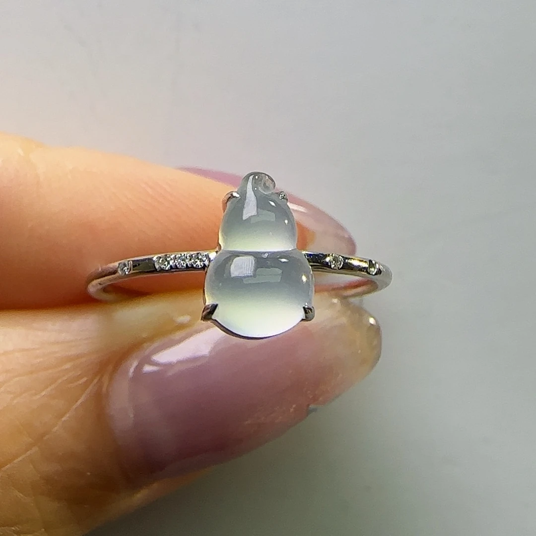 翡翠戒指18K金镶嵌天然缅料A货 白冰葫芦戒指