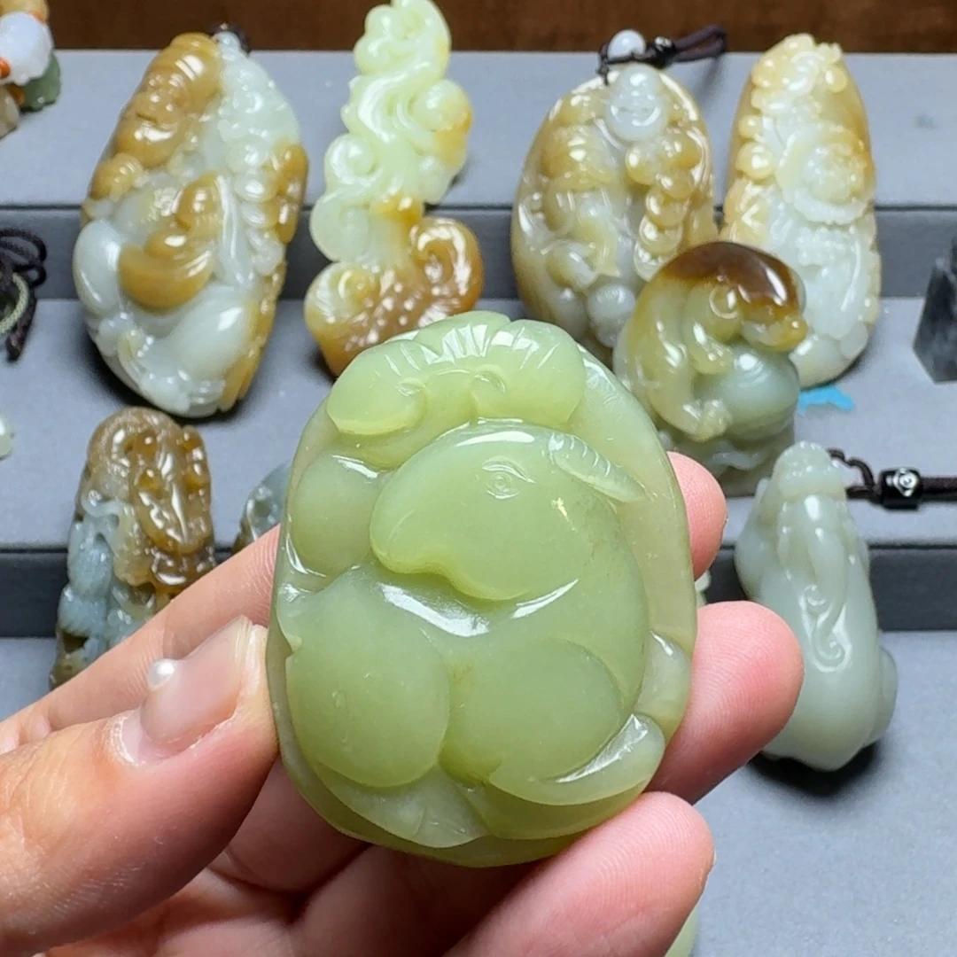 和田玉未镶嵌颈饰