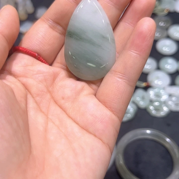 石英质玉未镶嵌颈饰