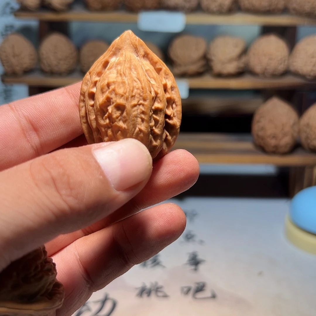 郭***儿文玩核桃，038核桃