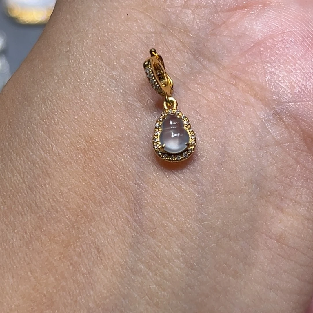 翡翠18K金镶嵌颈饰吊坠