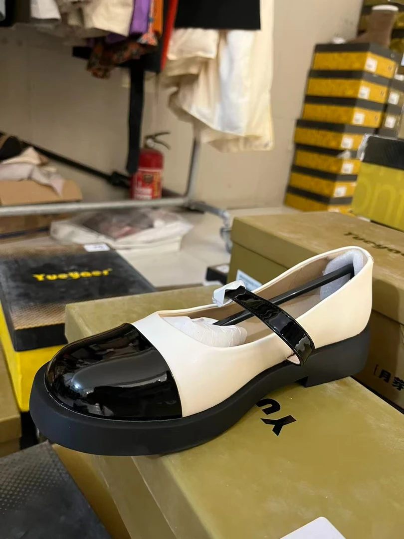 兰子左B52款下单鞋子