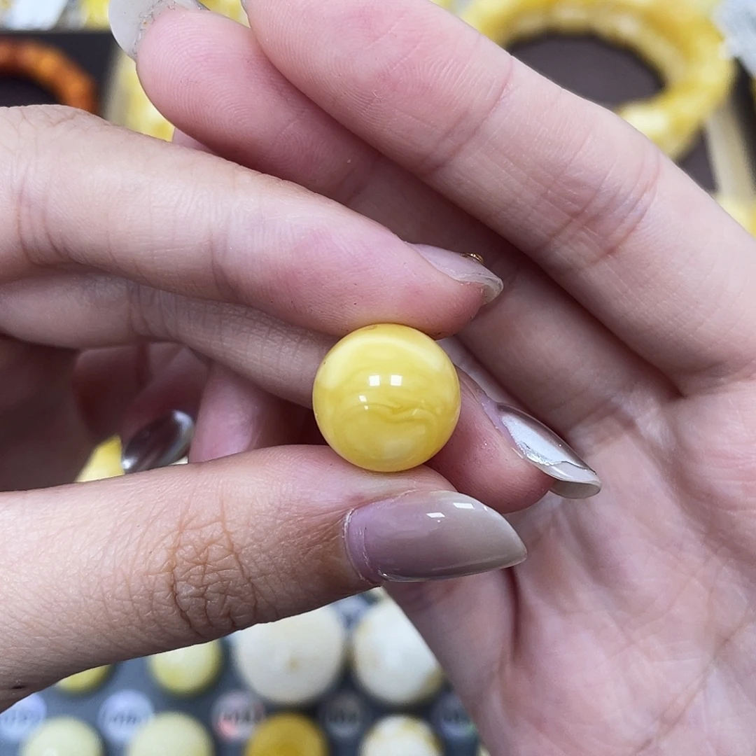 琥珀未镶嵌裸石12.9mm瑕 218