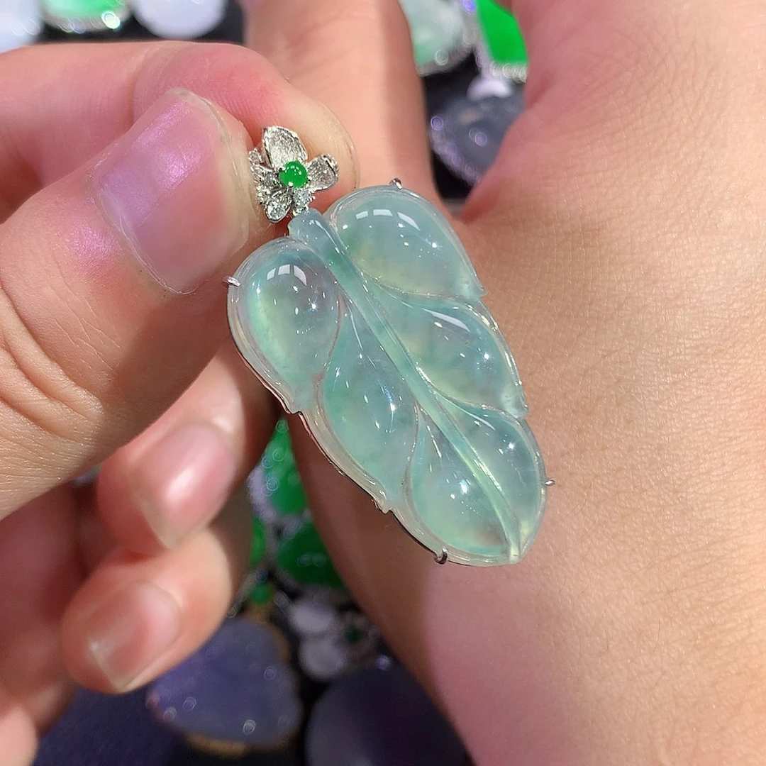 翡翠18K金镶嵌吊坠(赠链)