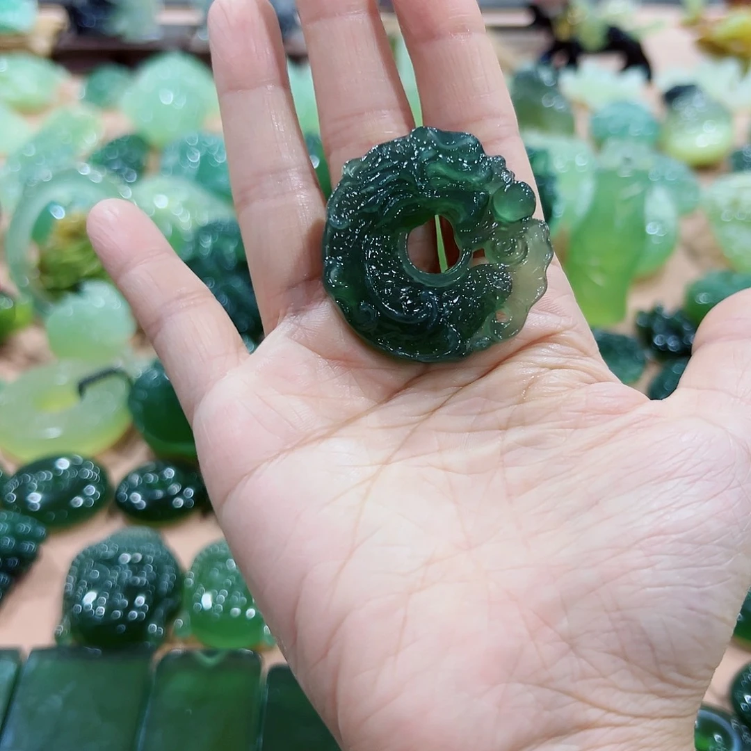 大***仁未镶嵌蛇纹石玉龙扣