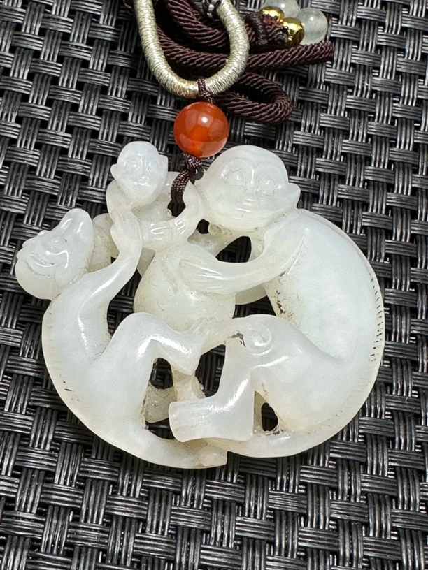 和田白玉灵猴吊坠挂件