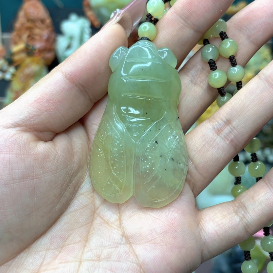蛇纹石玉颈饰未镶嵌