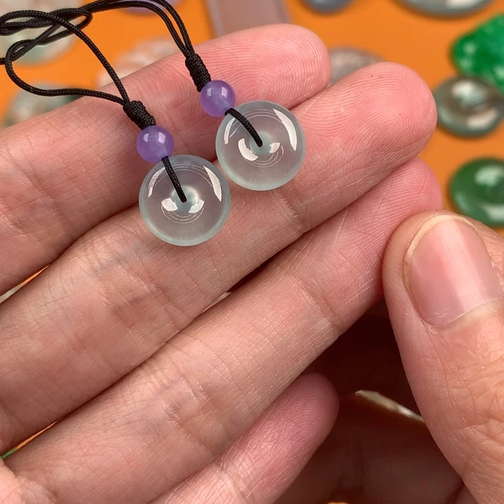 翡翠挂件未镶嵌….