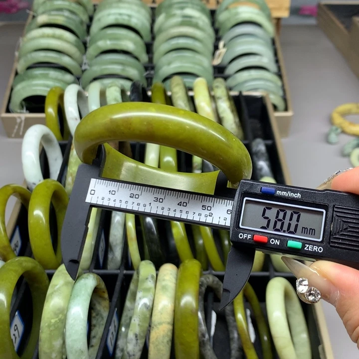 未镶嵌蛇纹石玉手镯151