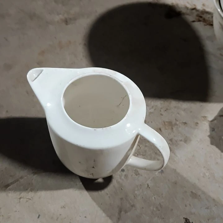 摆件盘子碗茶壶啥都有