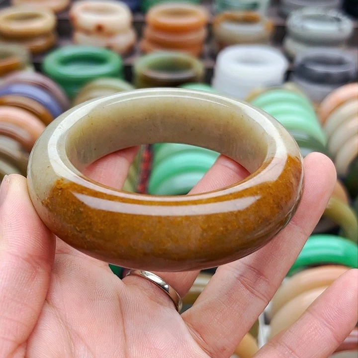 未镶嵌手镯（圆镯）石英质玉