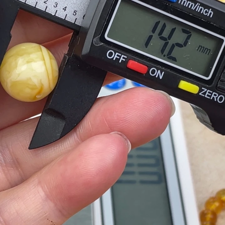 蜜蜡未镶嵌裸石微瑕386